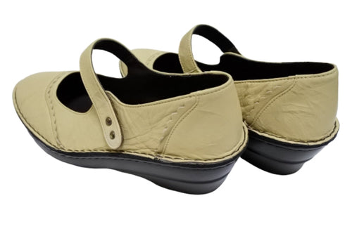 【インコルジェ3211 グレージュ】レース風飾りつき上品ストラップシューズ