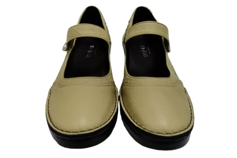 【インコルジェ3211 グレージュ】レース風飾りつき上品ストラップシューズ