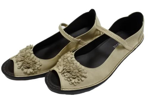 【インコルジェ 3221 ベージュ】フラワーモチーフオープントゥシューズ