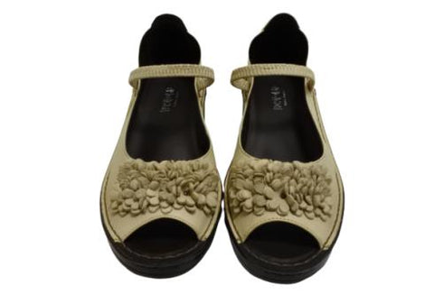 【インコルジェ 3221 ベージュ】フラワーモチーフオープントゥシューズ