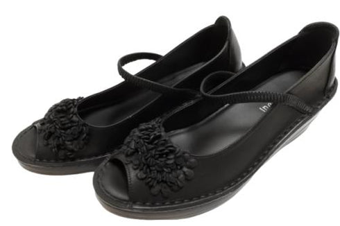 【インコルジェ 3221 ブラック】フラワーモチーフオープントゥシューズ