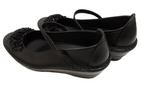 【インコルジェ 3221 ブラック】フラワーモチーフオープントゥシューズ