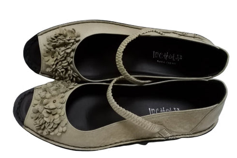 【インコルジェ 3221 グレージュ】フラワーモチーフオープントゥシューズ