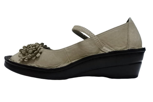 【インコルジェ 3221 グレージュ】フラワーモチーフオープントゥシューズ