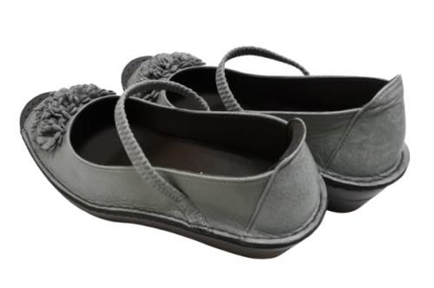 【インコルジェ 3221 ライトブルー】フラワーモチーフオープントゥシューズ