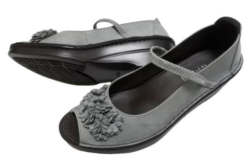 【インコルジェ 3221 ライトブルー】フラワーモチーフオープントゥシューズ