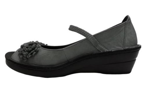 【インコルジェ 3221 ライトブルー】フラワーモチーフオープントゥシューズ