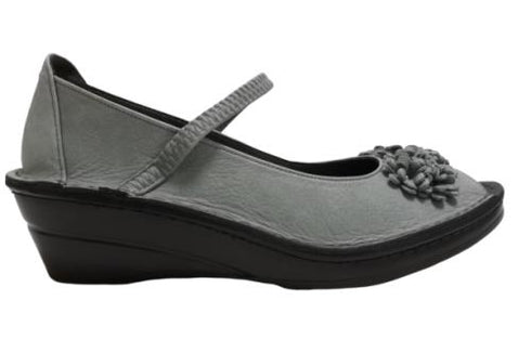 【インコルジェ 3221 ライトブルー】フラワーモチーフオープントゥシューズ