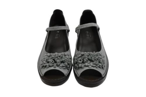 【インコルジェ 3221 ライトブルー】フラワーモチーフオープントゥシューズ