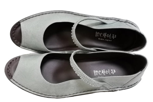 【インコルジェ 32211 ライトブルー】シンプルなオープントゥシューズ