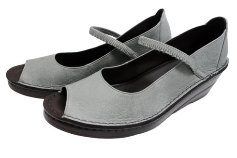 【インコルジェ 32211 ライトブルー】シンプルなオープントゥシューズ