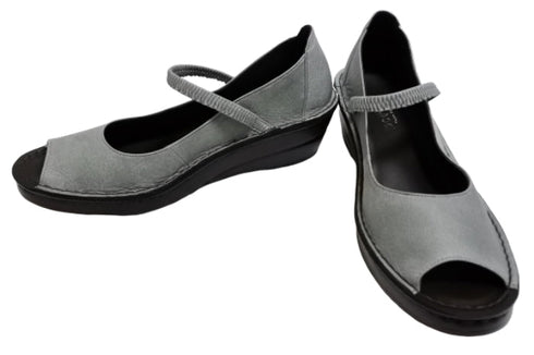 【インコルジェ 32211 ライトブルー】シンプルなオープントゥシューズ