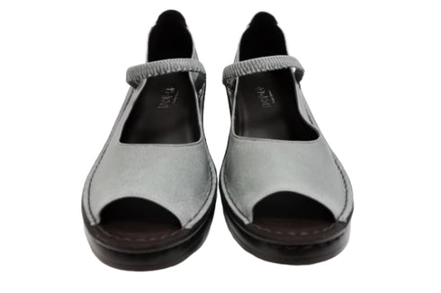 【インコルジェ 32211 ライトブルー】シンプルなオープントゥシューズ