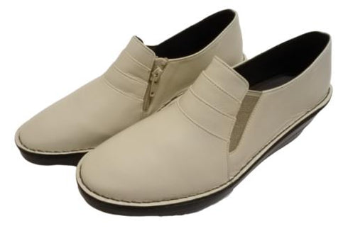 【インコルジェ3235 アイボリー】デザインスリッポンシューズ