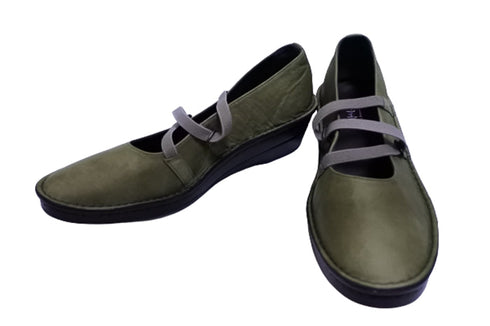 【インコルジェ3261 カーキ】ジグザグストラップパンプス