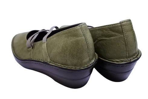 【インコルジェ3261 カーキ】ジグザグストラップパンプス