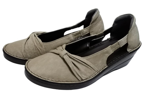 【インコルジェ 3262 ライトグレー】サイドオープンリボンパンプス