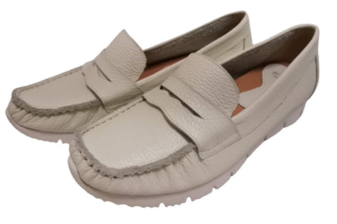 【arui_toe 39512 オフホワイト】本革コンフォートローファー