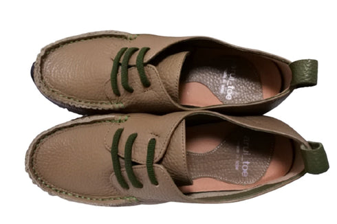 【arui_toe 3955BL グレージュ】本革コンフォートモカシンデッキシューズ