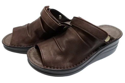 【インコルジェ4039 ダークブラウン】オープントゥくしゅくしゅ2WAYサボ風サンダル