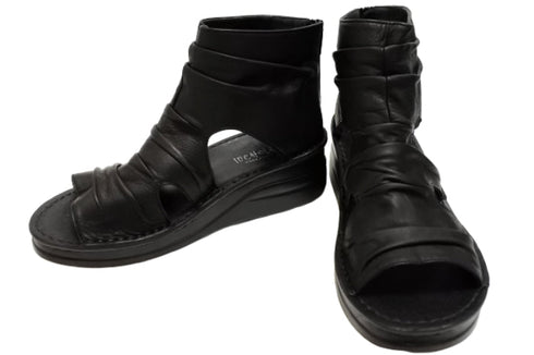 【インコルジェ 4050 ブラック】本革クロスベルトくしゅふわショートブーツサンダル