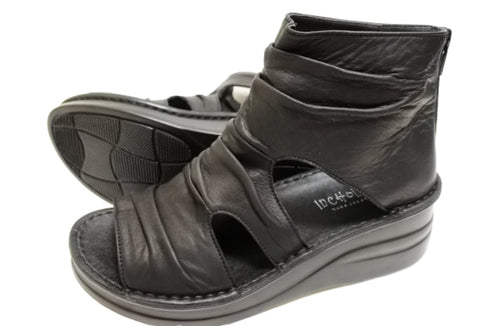 【インコルジェ 4050 ブラック】本革クロスベルトくしゅふわショートブーツサンダル