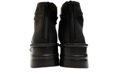 【インコルジェ 4050 ブラック】本革クロスベルトくしゅふわショートブーツサンダル