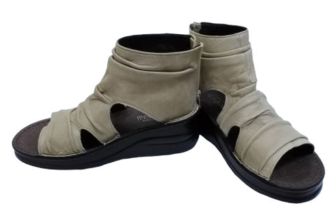 【インコルジェ 4050 グレージュ】本革クロスベルトくしゅふわショートブーツサンダル