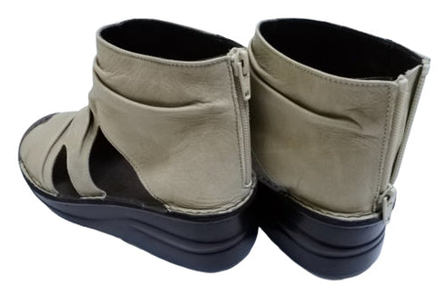 【インコルジェ 4050 グレージュ】本革クロスベルトくしゅふわショートブーツサンダル