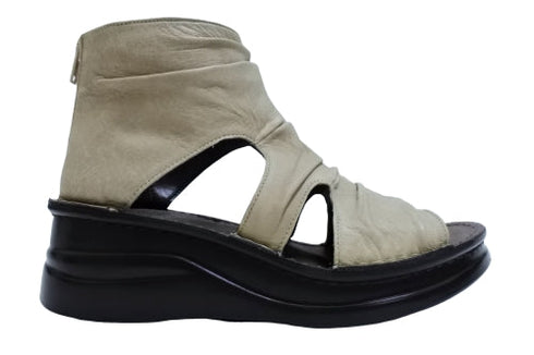 【インコルジェ 4050 グレージュ】本革クロスベルトくしゅふわショートブーツサンダル