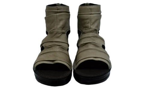 【インコルジェ 4050 グレージュ】本革クロスベルトくしゅふわショートブーツサンダル