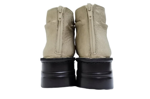 【インコルジェ 4050 グレージュ】本革クロスベルトくしゅふわショートブーツサンダル