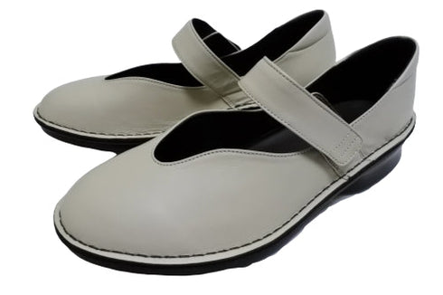 【インコルジェ5029 アイボリー】シンプルきれいめライン センターUカットストラップシューズ