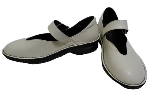 【インコルジェ5029 アイボリー】シンプルきれいめライン センターUカットストラップシューズ