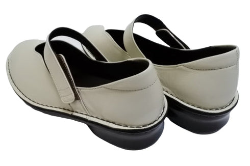 【インコルジェ5029 アイボリー】シンプルきれいめライン センターUカットストラップシューズ