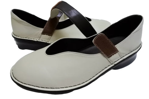 【インコルジェ5029 アイボリー】シンプルきれいめライン センターUカットストラップシューズ