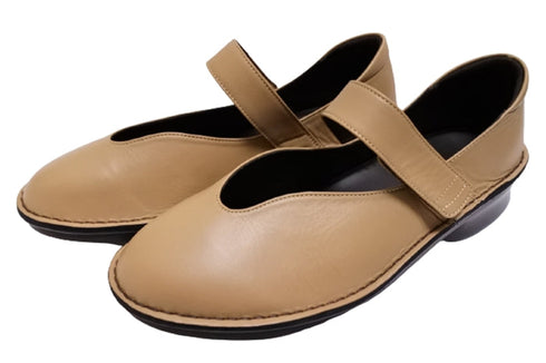 【インコルジェ5029 モカベージュ】シンプルきれいめライン センターUカットストラップシューズ