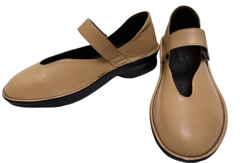 【インコルジェ5029 モカベージュ】シンプルきれいめライン センターUカットストラップシューズ