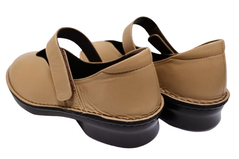 【インコルジェ5029 モカベージュ】シンプルきれいめライン センターUカットストラップシューズ