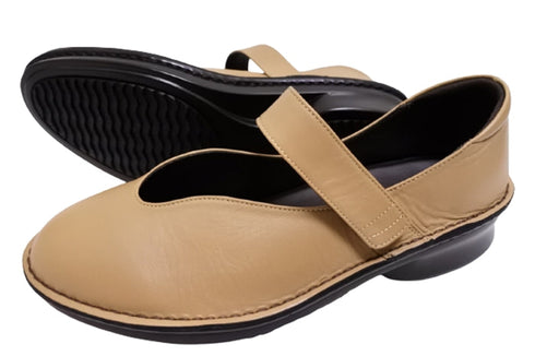 【インコルジェ5029 モカベージュ】シンプルきれいめライン センターUカットストラップシューズ