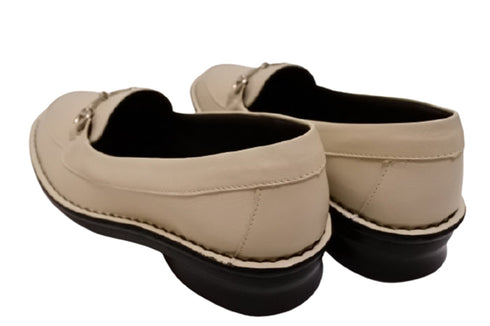 【インコルジェ5034 アイボリー】ソフトレザービットローファー