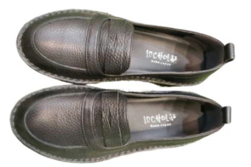 【インコルジェ 5039 ブラック】シュリンクレザーローファー