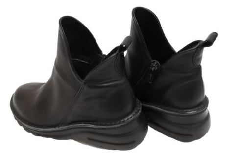 【TODAY's 7058 ブラック】幅広4EサイドジップV字カッティングショートブーツ