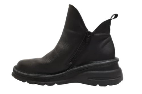 【TODAY's 7058 ブラック】幅広4EサイドジップV字カッティングショートブーツ