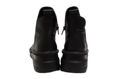 【TODAY's 7058 ブラック】幅広4EサイドジップV字カッティングショートブーツ