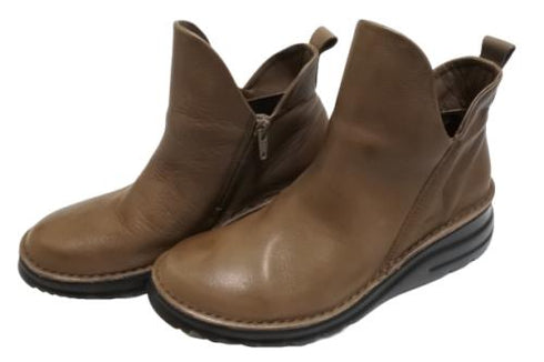 【TODAY's 7058 グレー】幅広4EサイドジップV字カッティングショートブーツ