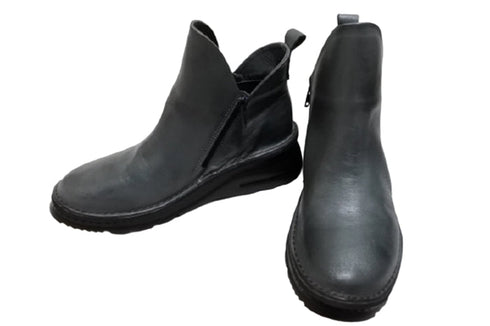 【TODAY's 7058 ネイビー】幅広4EサイドジップV字カッティングショートブーツ