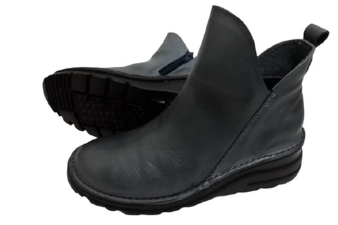 【TODAY's 7058 ネイビー】幅広4EサイドジップV字カッティングショートブーツ