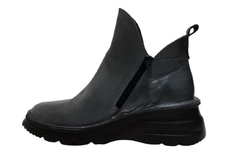 【TODAY's 7058 ネイビー】幅広4EサイドジップV字カッティングショートブーツ