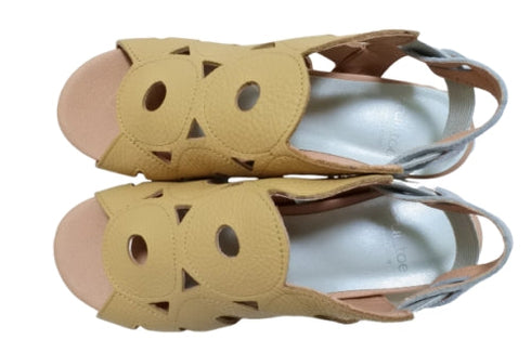 【arui_toe 7641 ベージュ】伸縮ゴムバックストラップ本革コンフォートサンダル